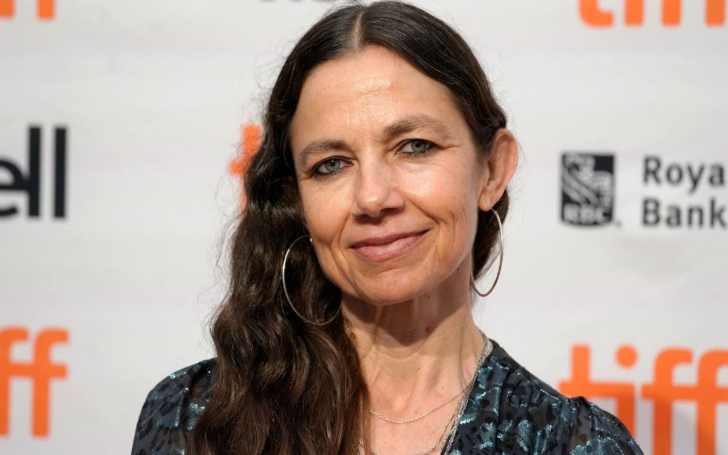 Justine Bateman's Astonishing Net Worth: A Wealthy Journey in Hollywood!